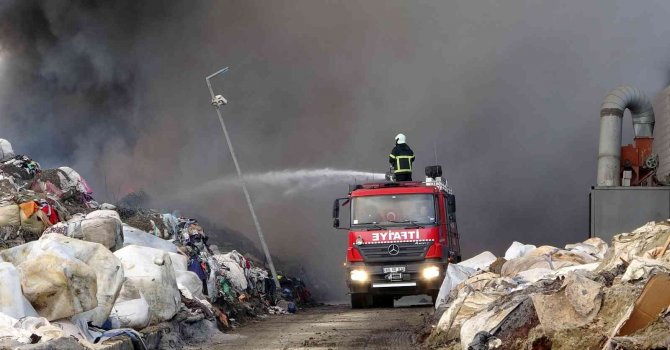 Osmaniye’deki fabrika yangının yayılımı durduruldu