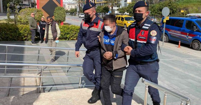 Uyuşturucu almak için 13 yayla evini soydu