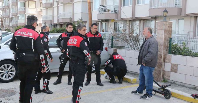 Emekli polis tartıştığı komşusunu silahla yaralayıp, parkta teslim oldu