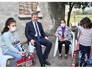 Osmaniye Valisi, konuk olduğu ailelerin sorunlarına ortak oluyor