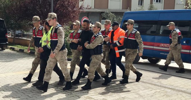 Hatay’da göçmen kaçakçılığı yapan 2 şüpheli tutuklandı