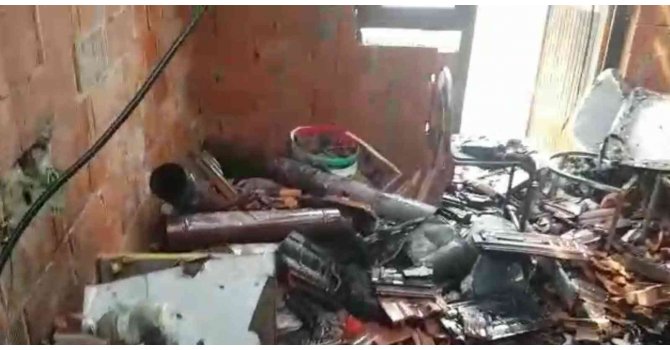 Kaynak yaparken çatıyı yaktı, itfaiye anında müdahale etti