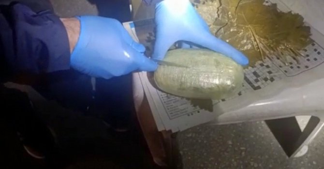 Salamura asma yaprağı bidonunda uyuşturucu sevkiyatına 2 tutuklama