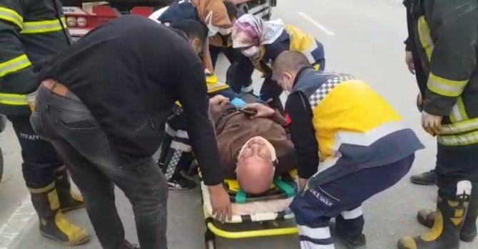 Direksiyon hakimiyetini kaybedip refüje çıktı: 3 yaralı