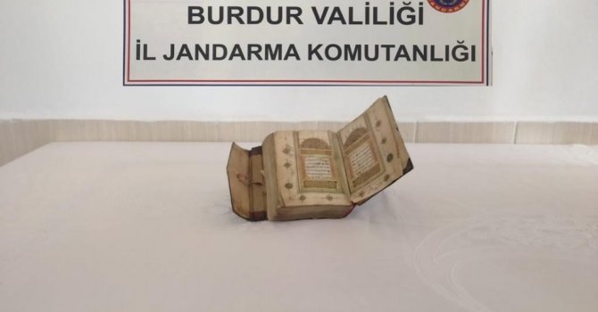 Burdur’da el yazması Kur’an-ı Kerim ele geçirildi