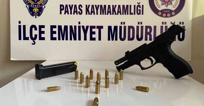 Şüpheli araçtan ruhsatsız silah çıktı