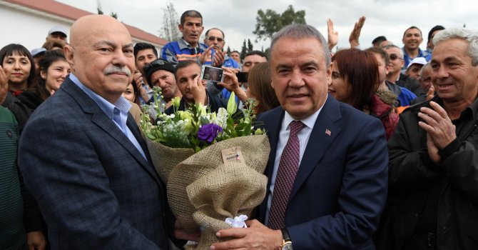 Böcek, Konyaaltı Belediyesi personeline veda etti