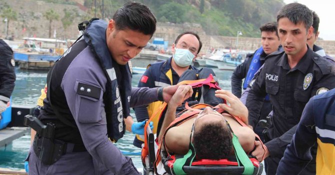 Antalya’da falezlerden düşen üniversite öğrencisini, deniz polisi kurtardı