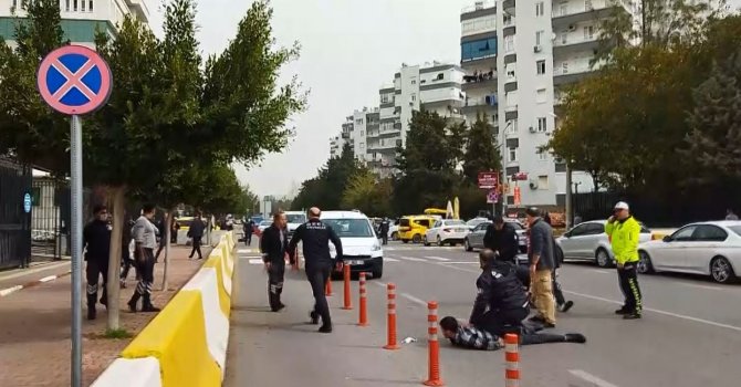 Antalya’da eski enişte tekerlekli sandalyeyle geldiği adliye önünde dehşeti yaşattı