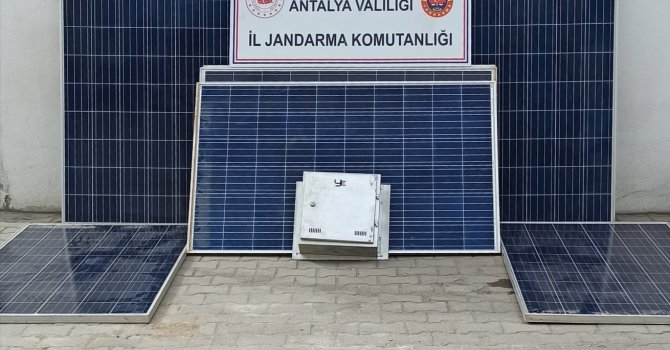 Güneş paneli hırsızları yakalandı