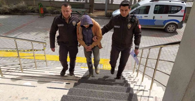 Antalya’da 8 yıl 9 ay kesinleşmiş  hapis cezası ile aranan şahıs yakalandı