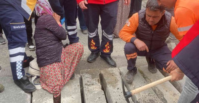 Mersin’de görünmez kaza... Kalabalık merakla kurtarma çalışmasını izledi