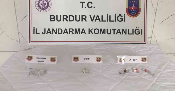 Uyuşturucu taşıyan 4 şüpheli yakalandı