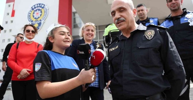Engelli kız çocuğu gazeteci olup emniyet müdürüyle röportaj yaptı