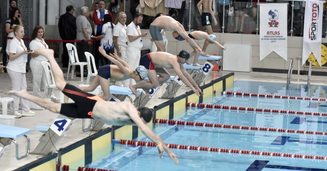 Özel sporcular kıyasıya yarıştı