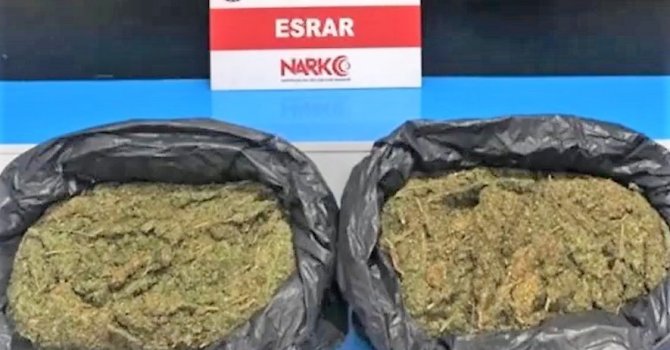 Yolcunun valizinden 10 kilogram uyuşturucu çıktı