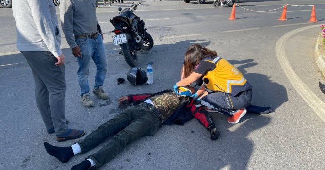 Motosiklet sürücüsünün ölümden döndüğü anlar güvenlik kamerasına yansıdı