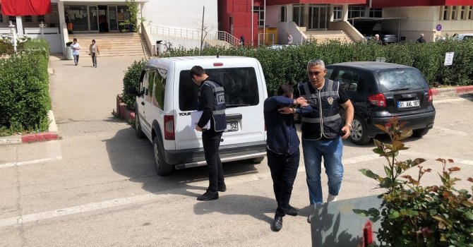 Sahte polis süsüyle dolandırıcılık yaptı gerçek polise yakalandı