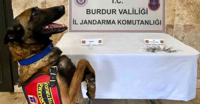 Burdur’dai 7 gram eroin 64 mililitre sıvı metamfetamin ele geçirdi