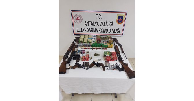 Şiddet gören kadın, eşini jandarmaya ‘ruhsatsız silahları’ var diye ihbar etti