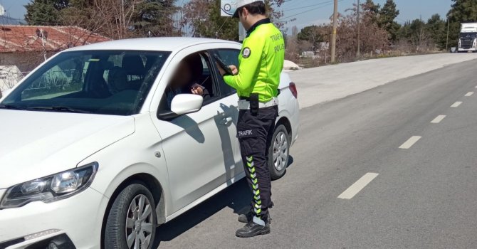 Burdur’da hız limitini aşan 158 sürücüye para cezası