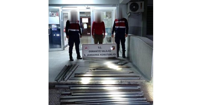 Kamu kurumundan hırsızlık yapan 2 şüpheli yakalandı