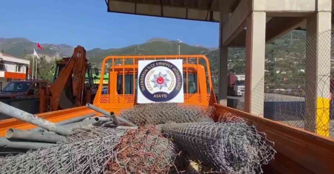 Hatay’da otoyoldaki tel ve demir çitleri çalan 2 şüpheli yakalandı