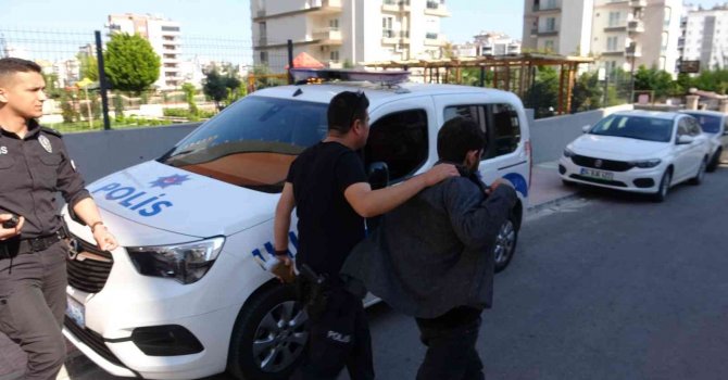 Çocuğunu görmeye geldi boşanma aşamasındaki eşini rehin aldı