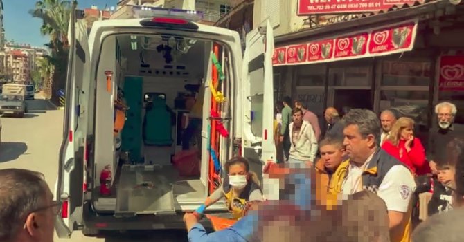 Cadde ortasında pompalı tüfekle vuruldu