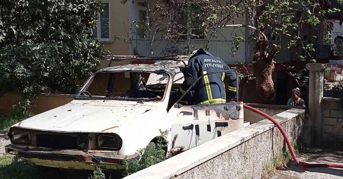 Antalya’da araç yangını