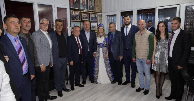 BÖCEK VE ÇAVUŞOĞLU DÜĞÜNE GİTTİ