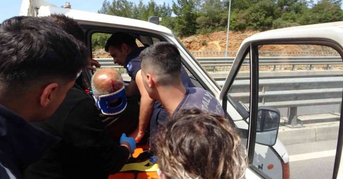 Yolun acemisi olan sürücü karar veremeyince kazaya sebep oldu: 2 yaralı