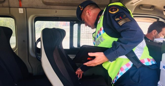 Jandarma, kask ve emniyet kemeri denetiminde 15 bin kişiyi sorguladı