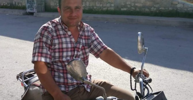 Kamyonun fırlayan tekerinin çarptığı motosikletli genç hayatını kaybetti