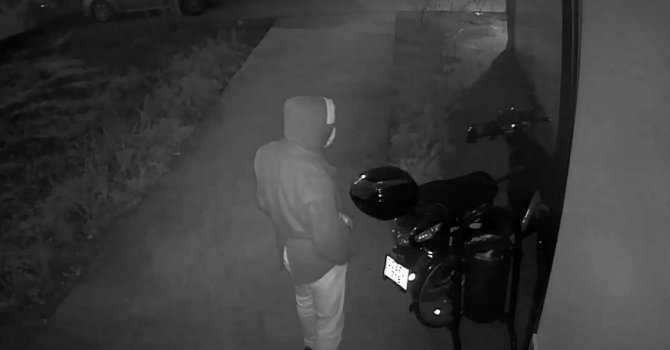 Hırsızlık şüphelisi önce kameraya sonra polise yakalandı