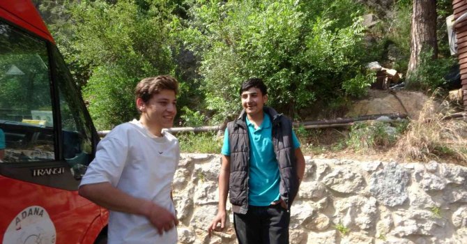 Kendisini kurtarmak isteyen arkadaşıyla mahsur kaldı