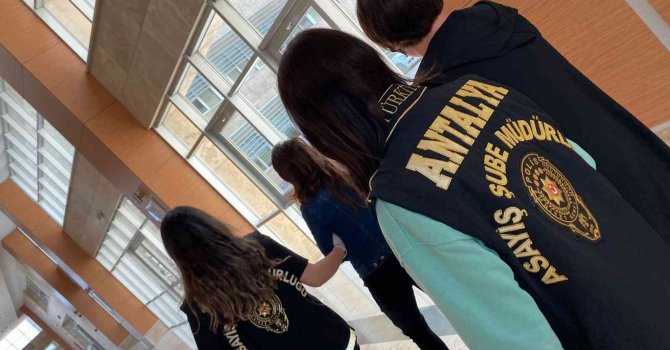 Antalya’da kuyumculara sahte altın satan 2 kadın yakalandı