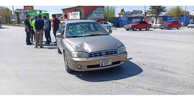 Otomobilin çarptığı yaya yaralandı