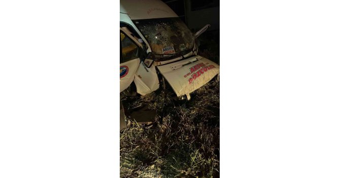 Hatay’da minibüs şarampole uçtu: 12 yaralı