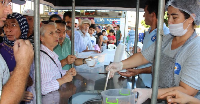 Finike’de Bin Kişiye Aşure