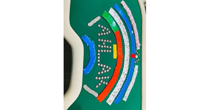 Polis kumar oynatılan iş yerine ‘vinçle’ girdi