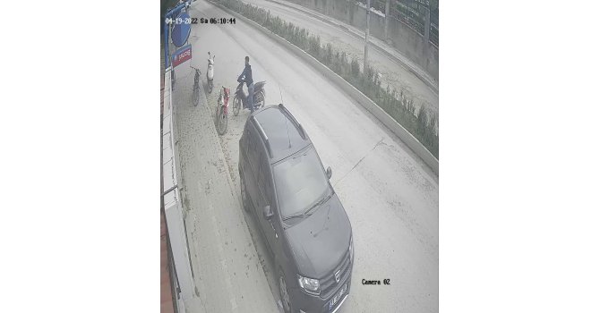 Gözüne kestirdiği motosikleti böyle çaldı