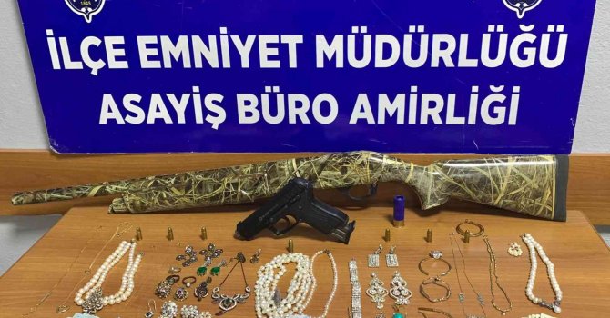 Villadan 340 bin TL’lik soygun yapan şüpheliler 24 saat geçmeden yakalandı