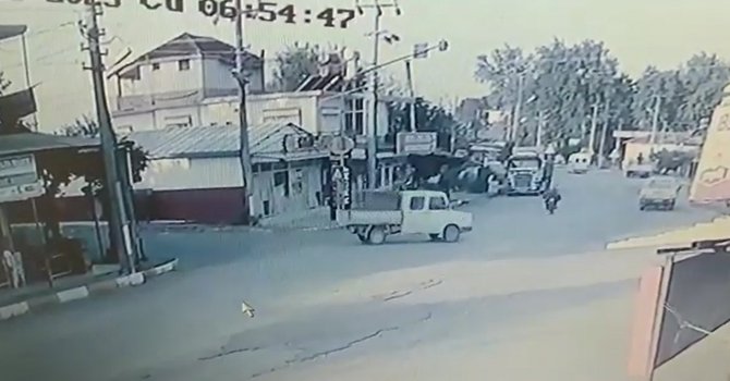 Kamyonet ile çarpışan motosikletin 17 yaşındaki sürücüsü hayatını kaybetti