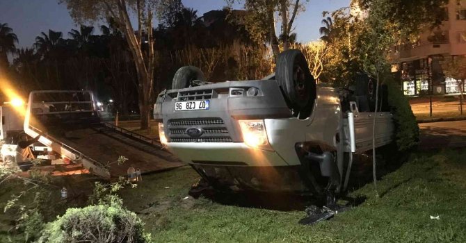 Kontrolden çıkan kamyonet takla attı: 4 yaralı