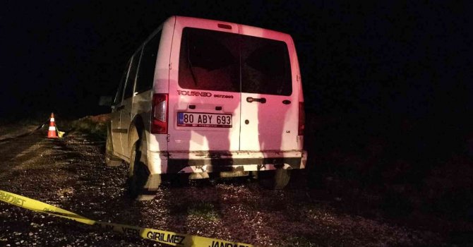 Eşini ve oğlunu öldüren cinayet zanlısı babanın arabası terk edilmiş halde bulundu