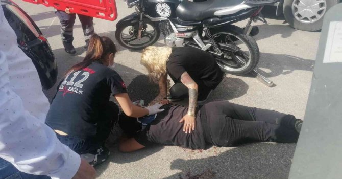Manavgat’ta motosiklet ile kamyonet çarpıştı: 2 yaralı