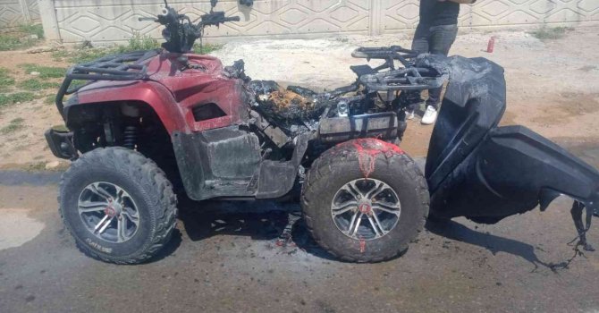 Hareket halindeki ATV, yanarak kullanılamaz hale geldi