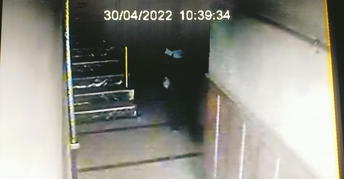 Seyyar satıcının kitapları böyle çalındı