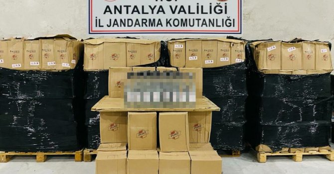 Depoya kaçak içki operasyonu: 4 bin 464 litre kaçak votka ele geçirildi